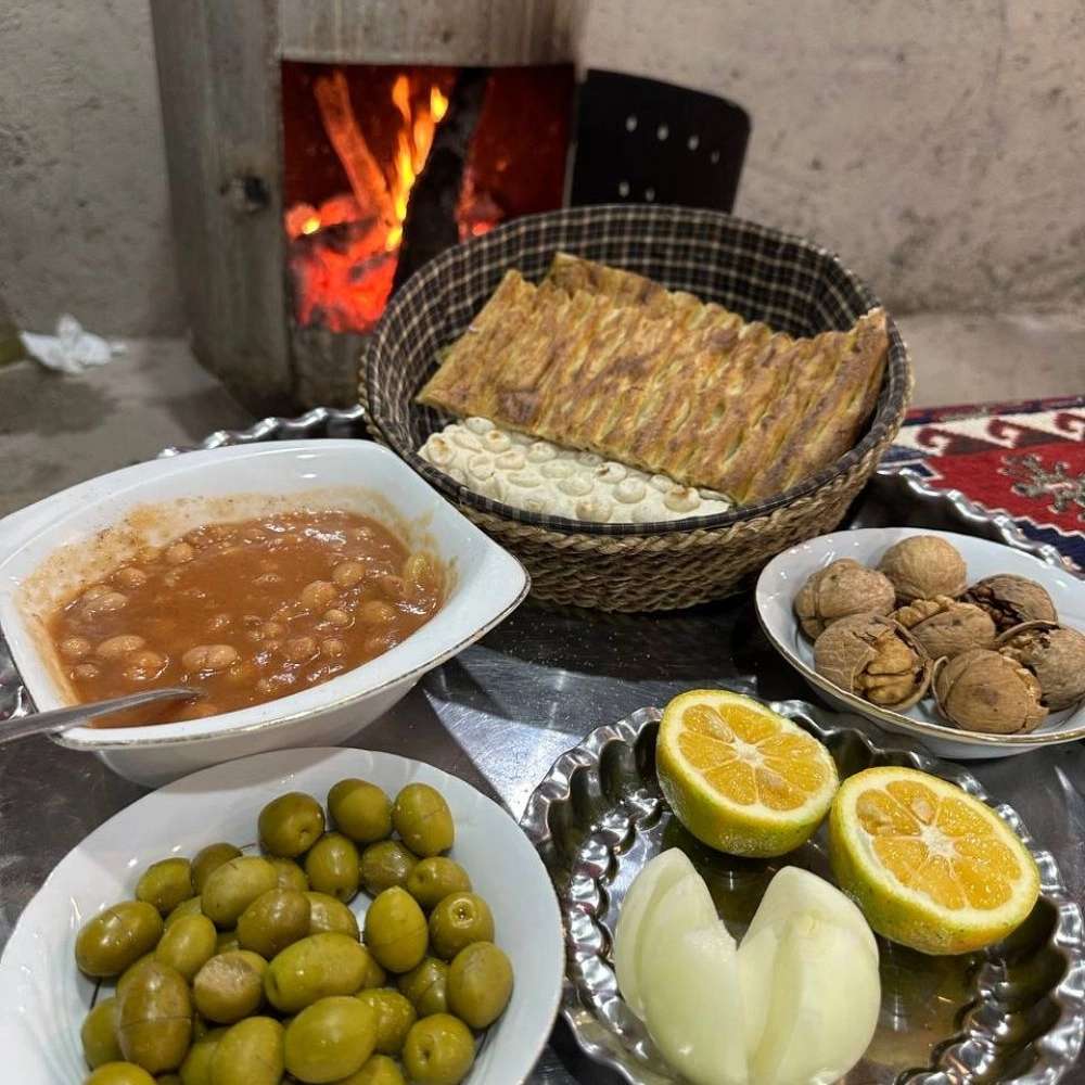 آشنایی با منوی غذاهای سنتی و محلی رستوران همیشه بهار گوراب زرمیخ