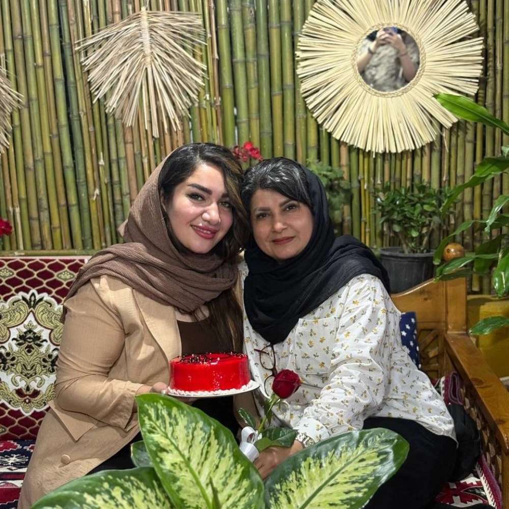 بهترین مکان برای دورهمی خانوادگی در تطف گوراب زرمیخ: چایخانه همیشه بهار