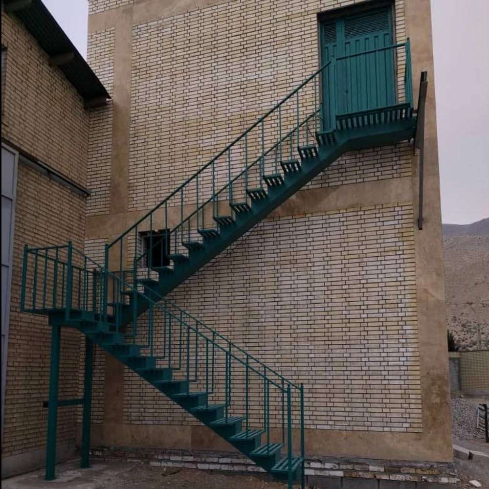 فراز پله در نجف آباد