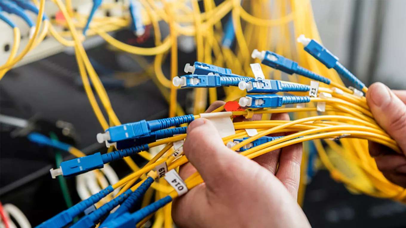 Saeed Yeganeh fiber optik ekipmanı