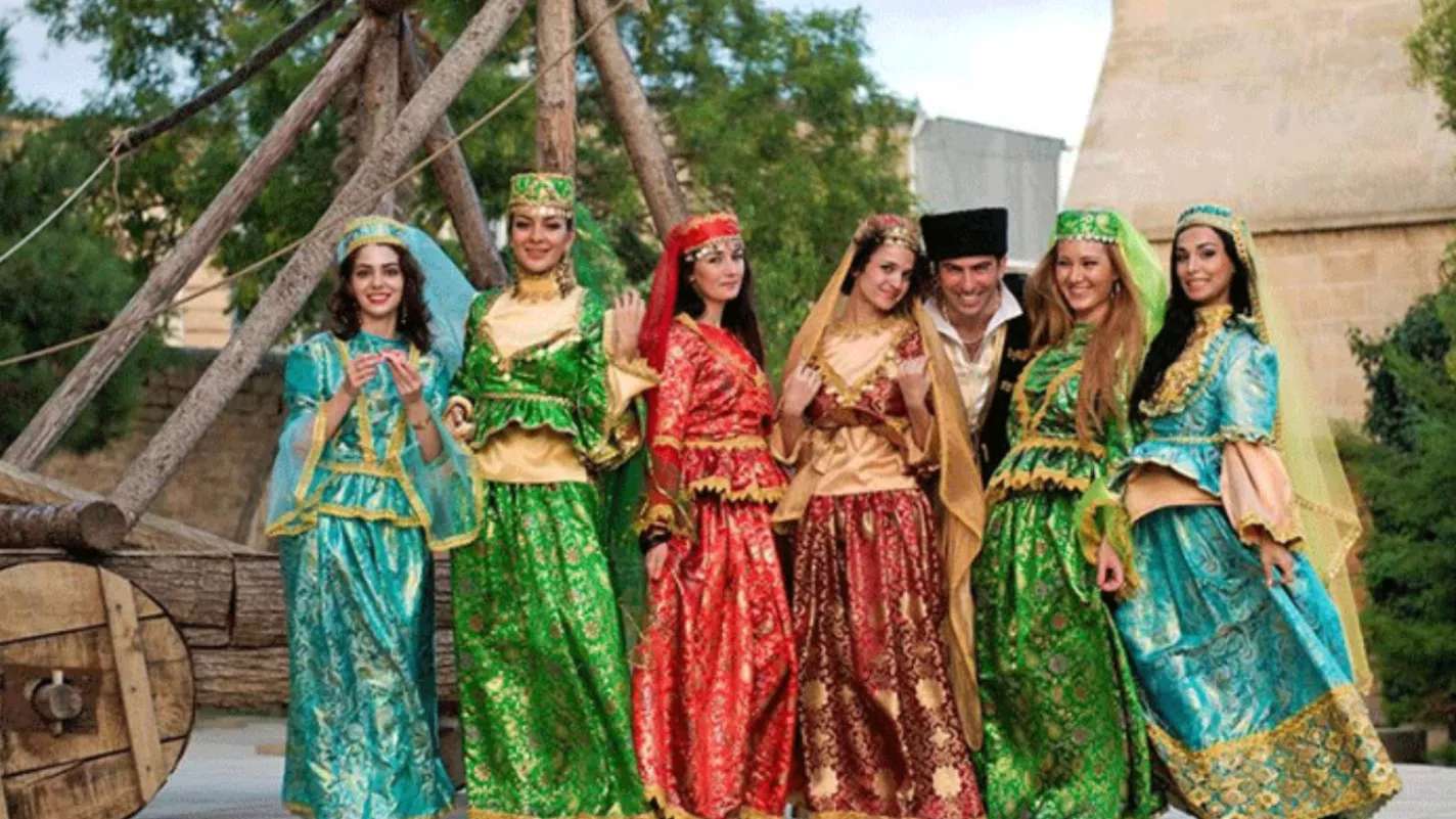 إنتاج الملابس التقليدية لجيل ماه رخت