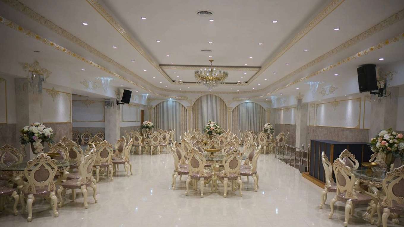 Qizil Alma restaurant hall