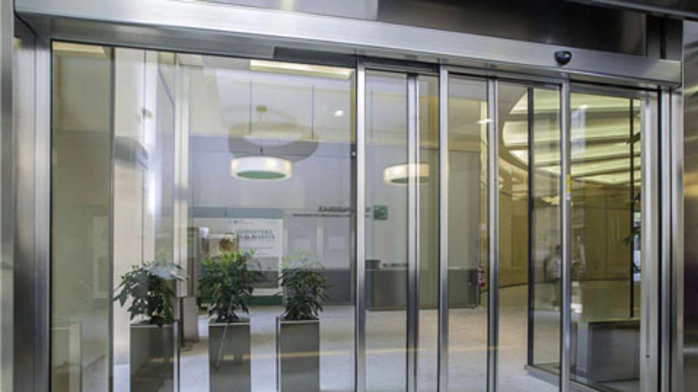 Agricultural automatic door