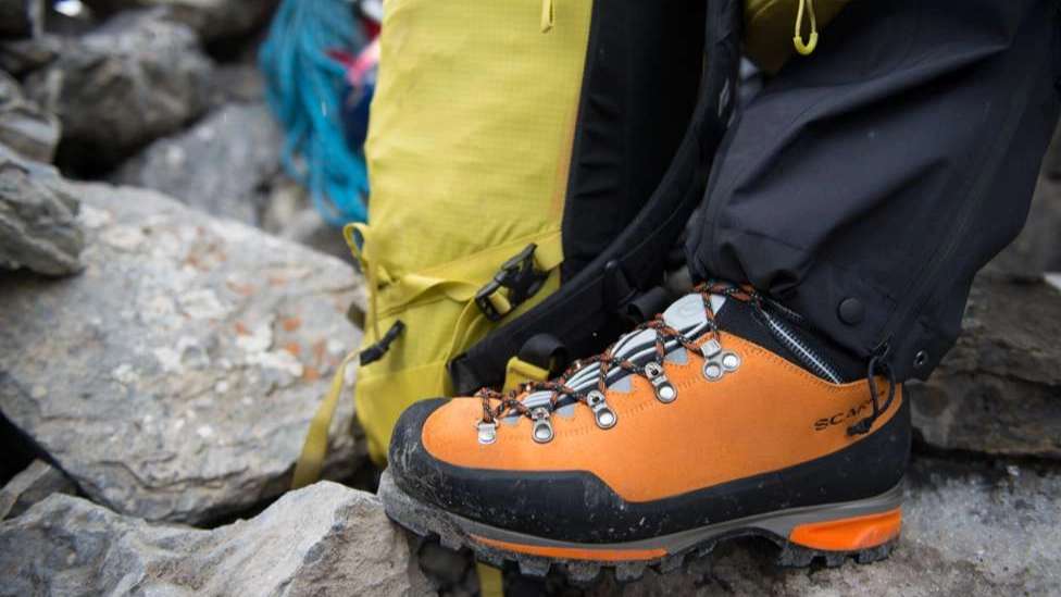 Azar Market climbing equipment