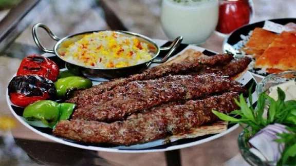 مطعم ومقهى قصر حجية بني