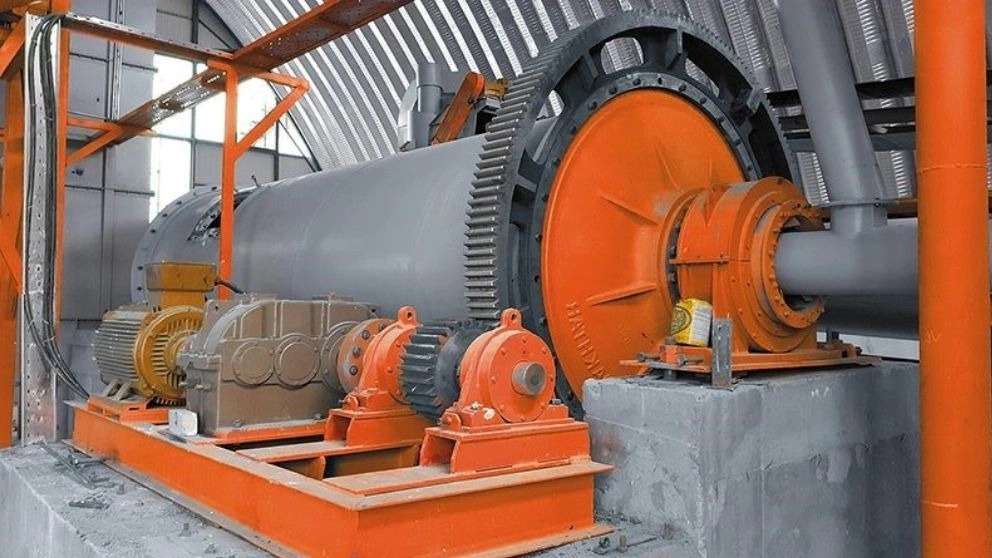 Crushing and mining devices