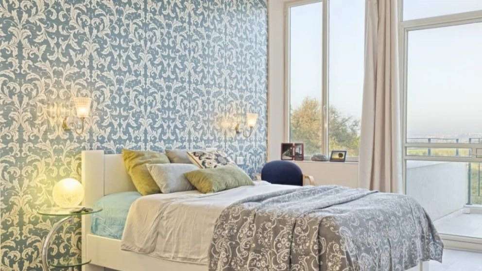 A lot of wallpaper in Shush Daniel