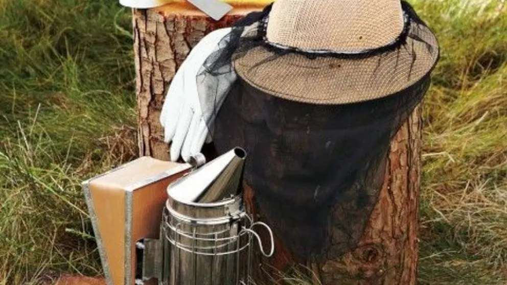 Mad Royal beekeeping equipment