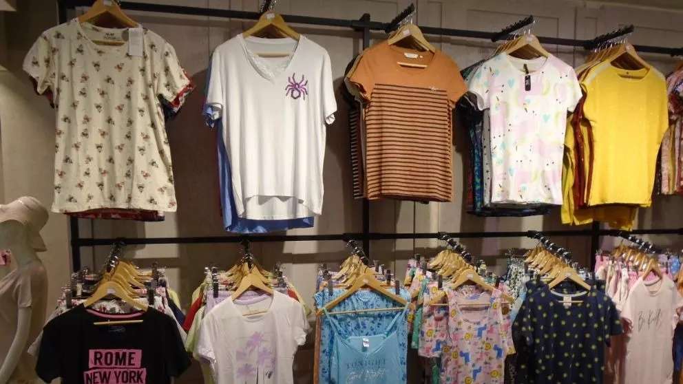 Deshke clothing production in Tehran