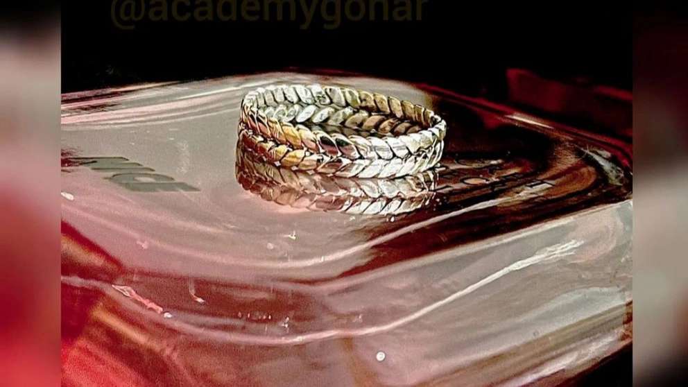 Gem jewelry auction