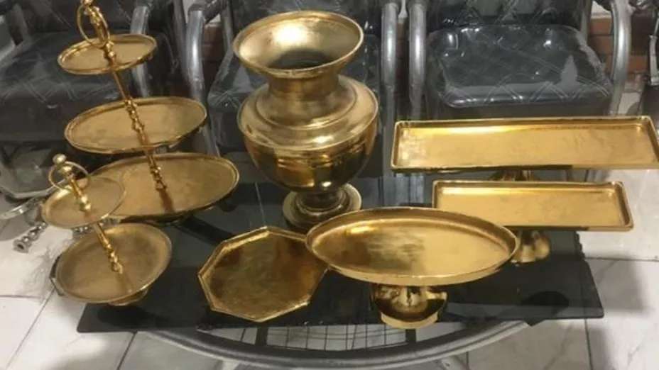 أطباق ألمنيوم طاهري
