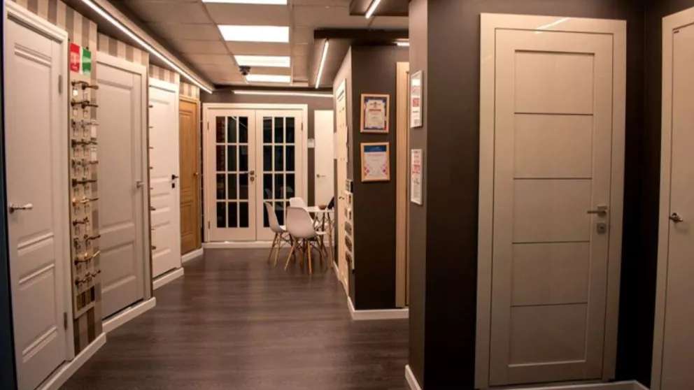 Anti-theft door and wooden room