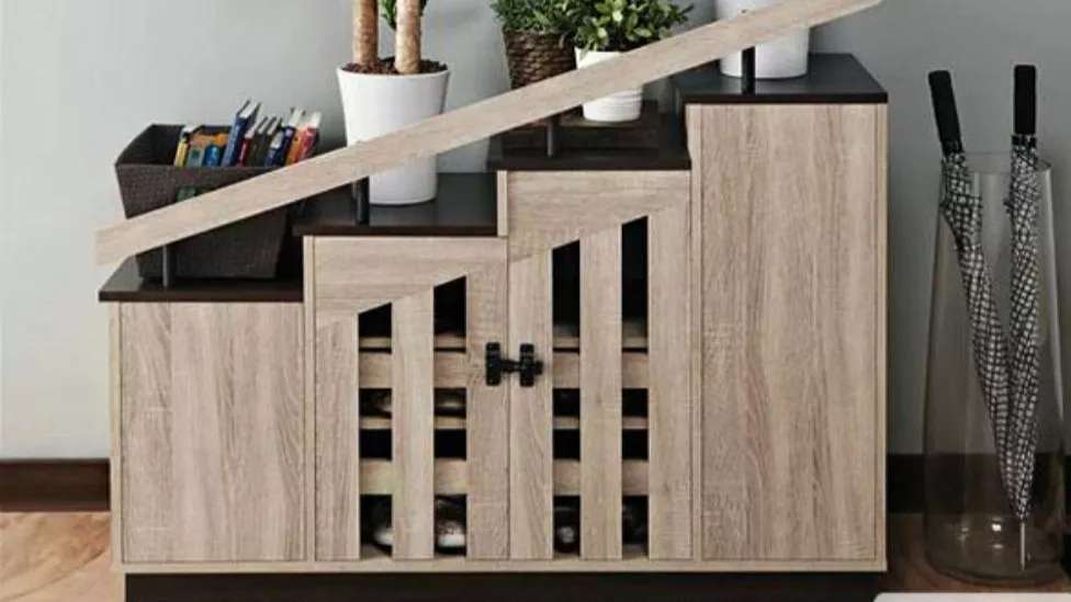 Production of console tables and shoe racks