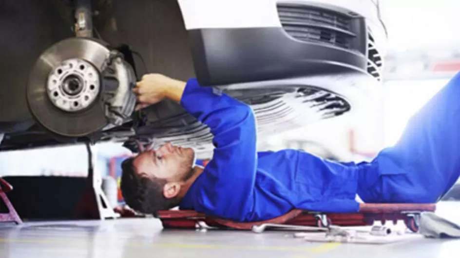 Car repair mechanic
