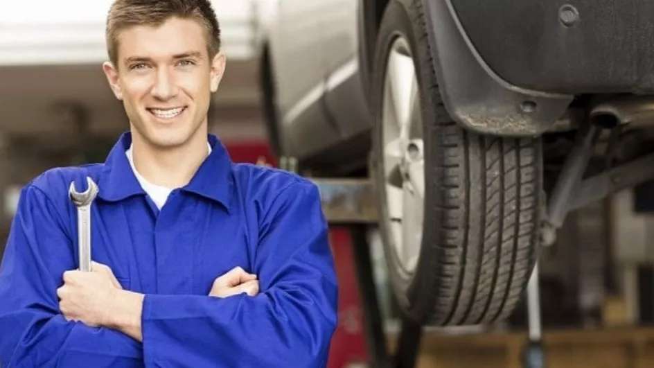 Car repair mechanic