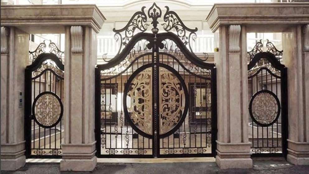 The forged door of Hafaz Sepahan
