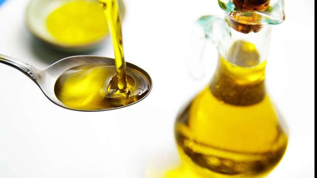 Sesame oil and ground sesame flour