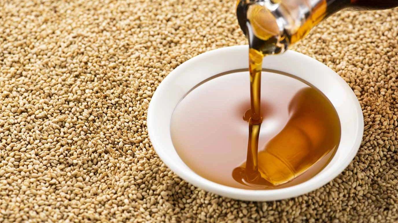 Sesame oil and ground sesame flour
