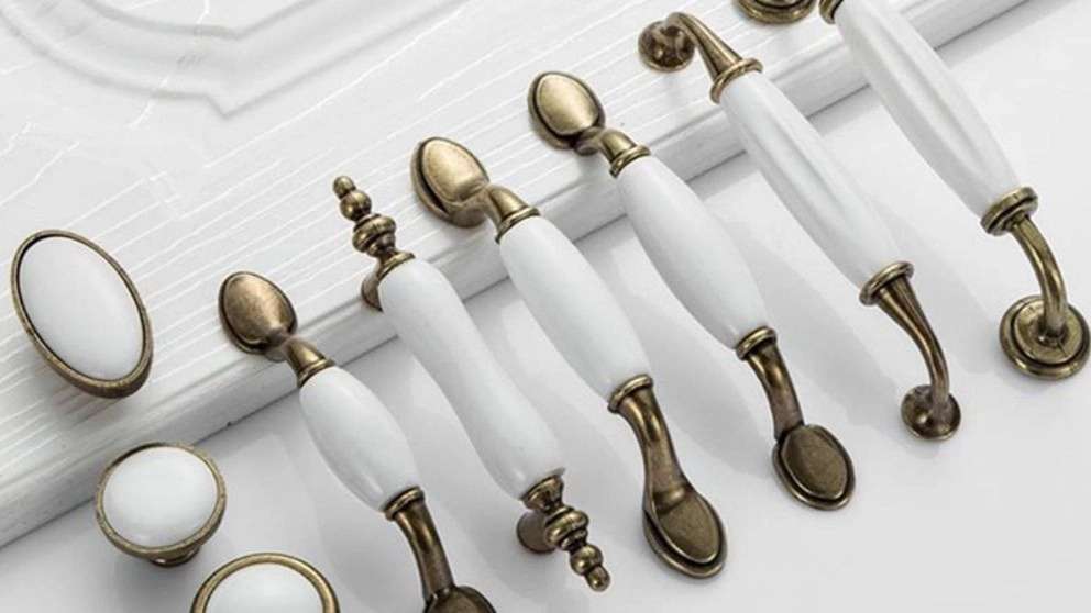 Cabinet fittings and handles