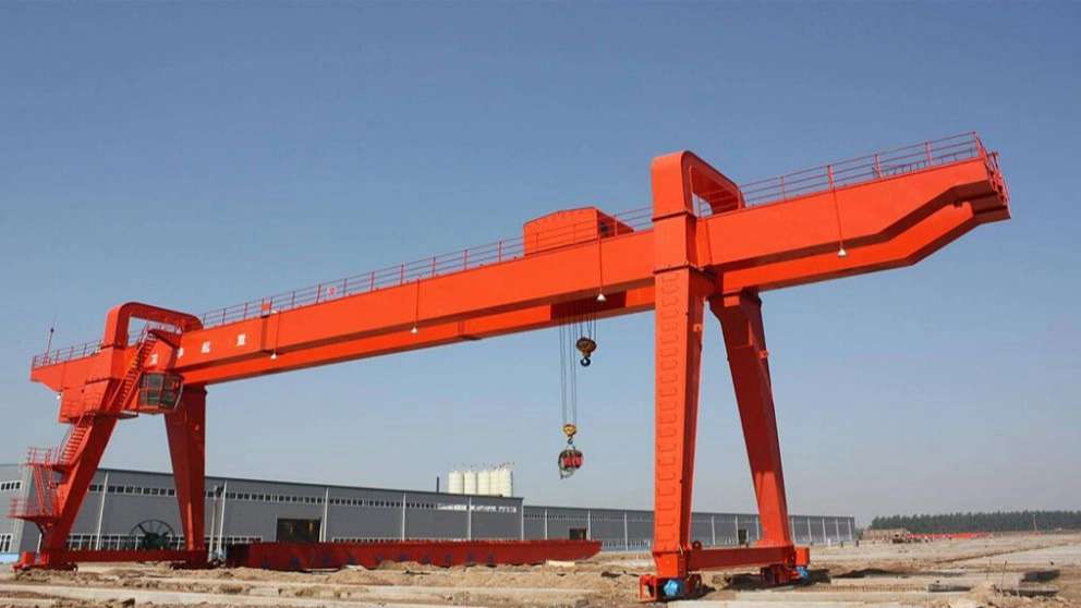 Overhead and gantry cranes