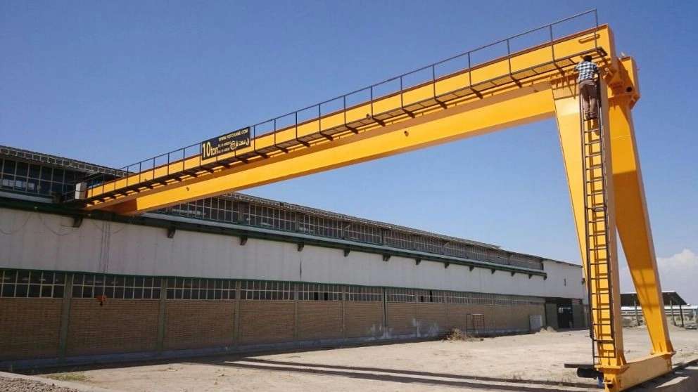 Overhead and gantry cranes