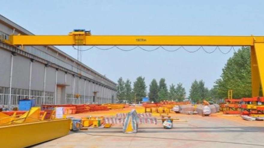 Overhead and gantry cranes