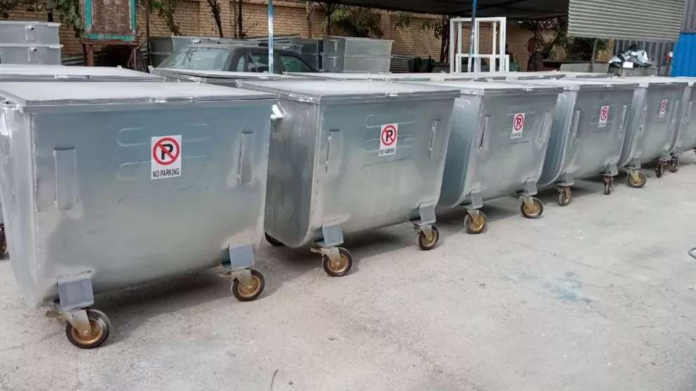 Urban mechanized iron trash can