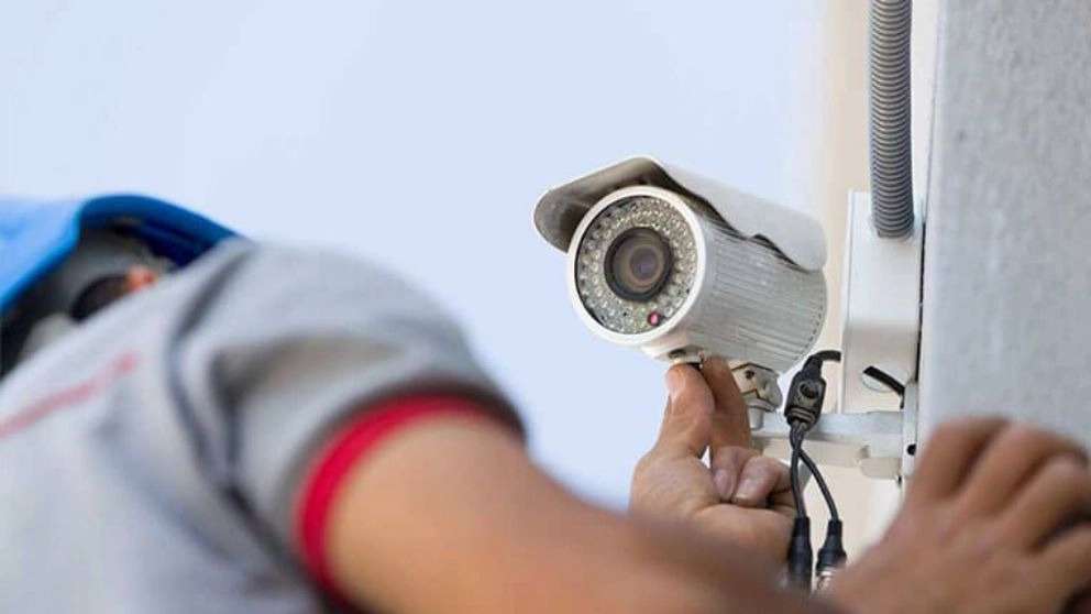 CCTV kameraları ve hırsız alarmları