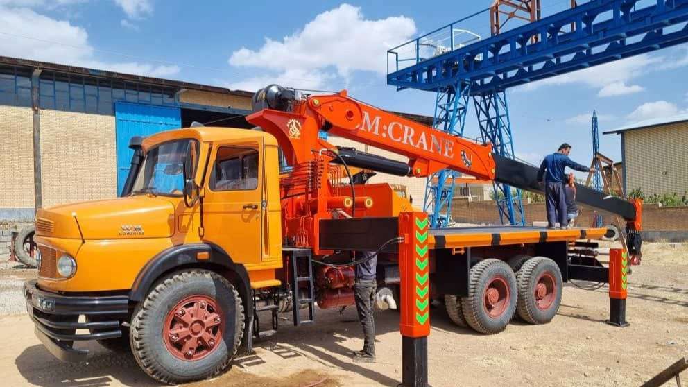 Mehran crane in Shahrekord