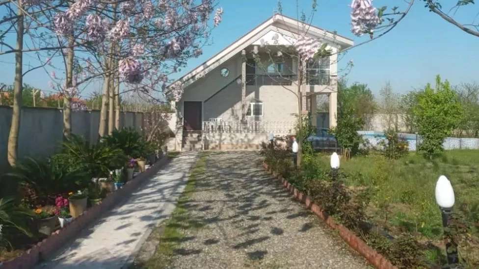 Mohammad's villa garden in Tehrandasht