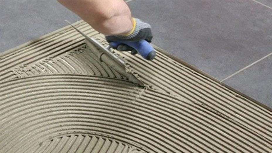 Tile installation tool and creamy glue