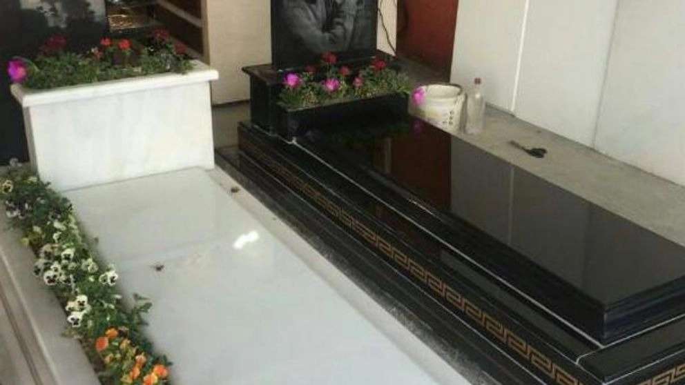Mokhtari'nin mezar taşı satılık