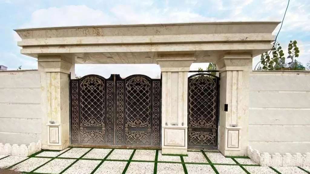 Esteghlal Properties