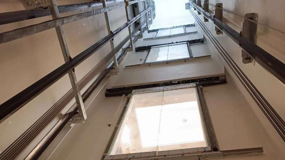 Badamiar elevator cabin production