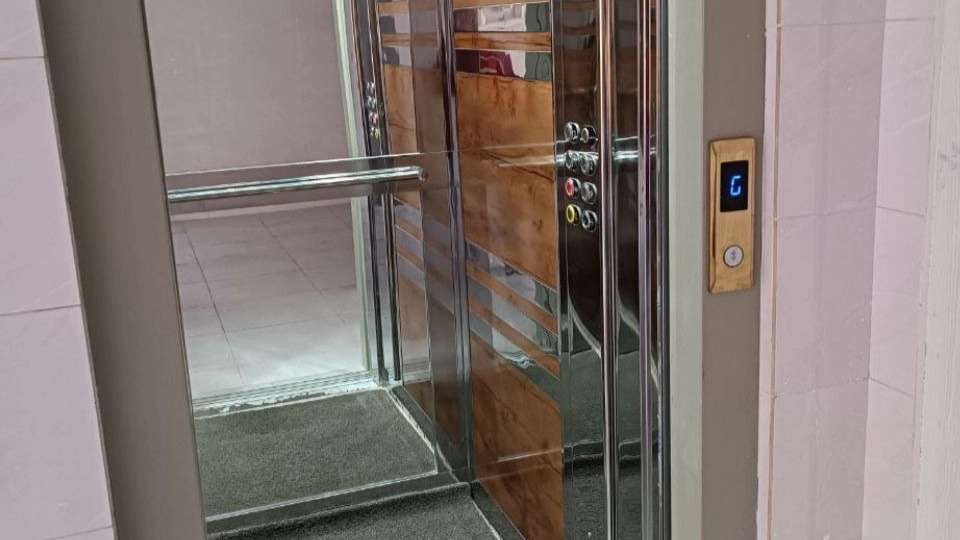 Badamiar elevator cabin production