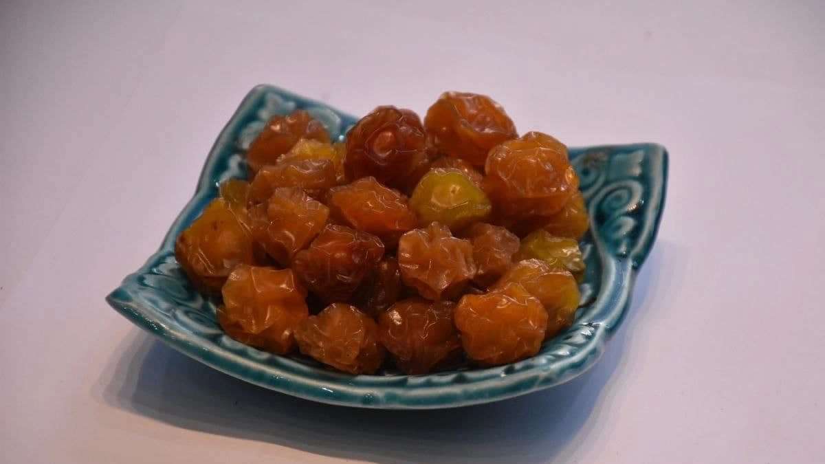 Dried yellow plums