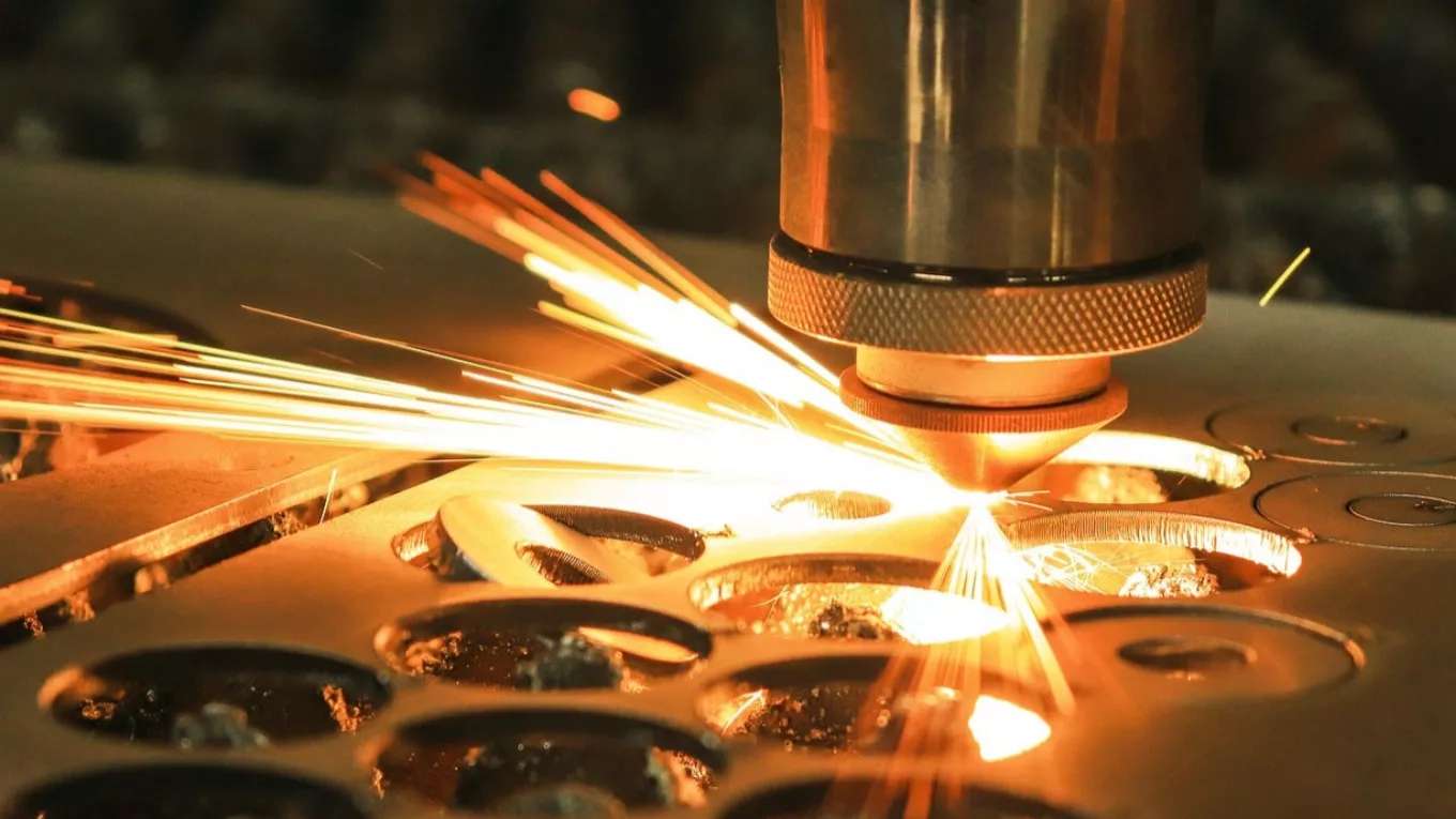 Cutting all kinds of steel sheets