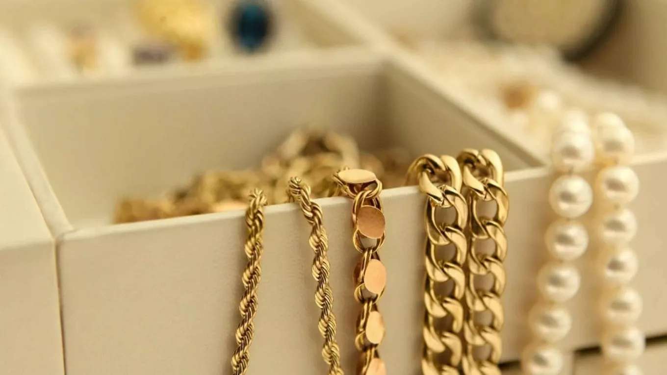 Jewelry, rhinestones and accessories