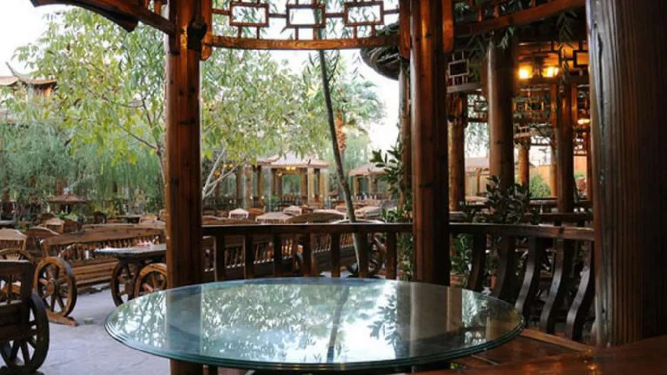 Suruş restoran bahçesi
