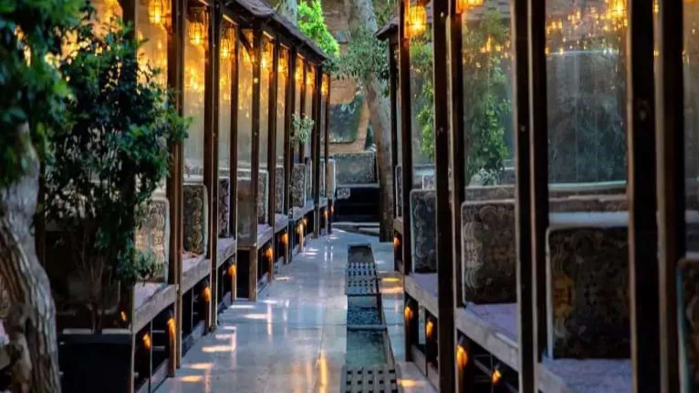 Suruş restoran bahçesi
