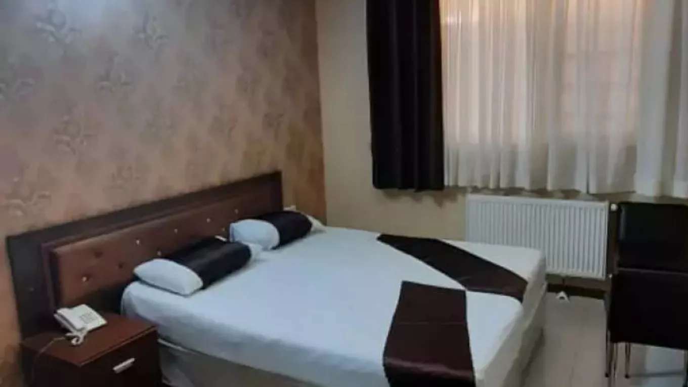 Farhang Apartment Hotel