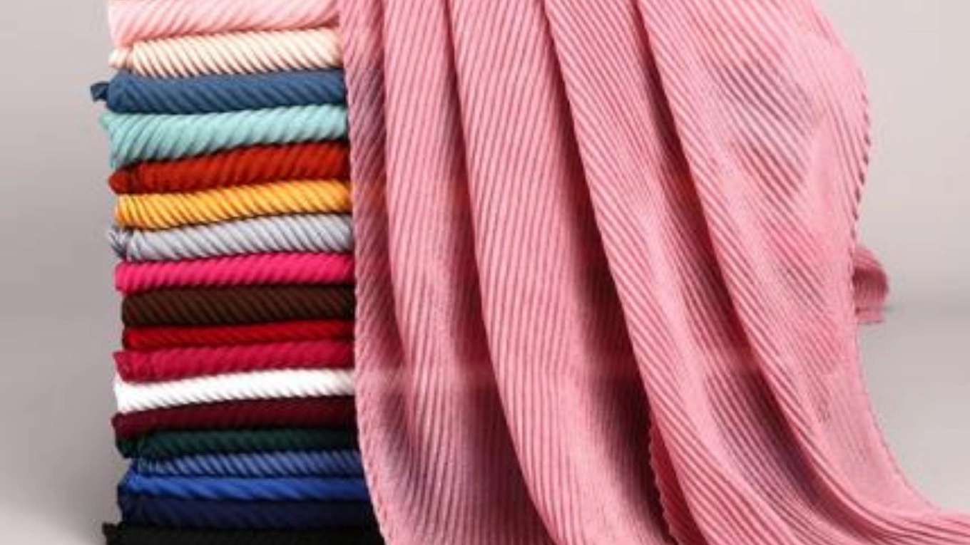 Exquisite shawls and scarves