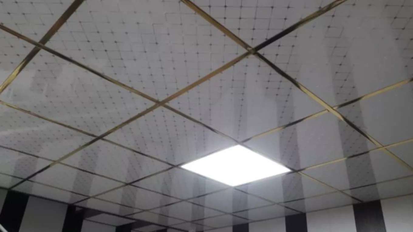 Distribution of cornices and wall hangings of piety