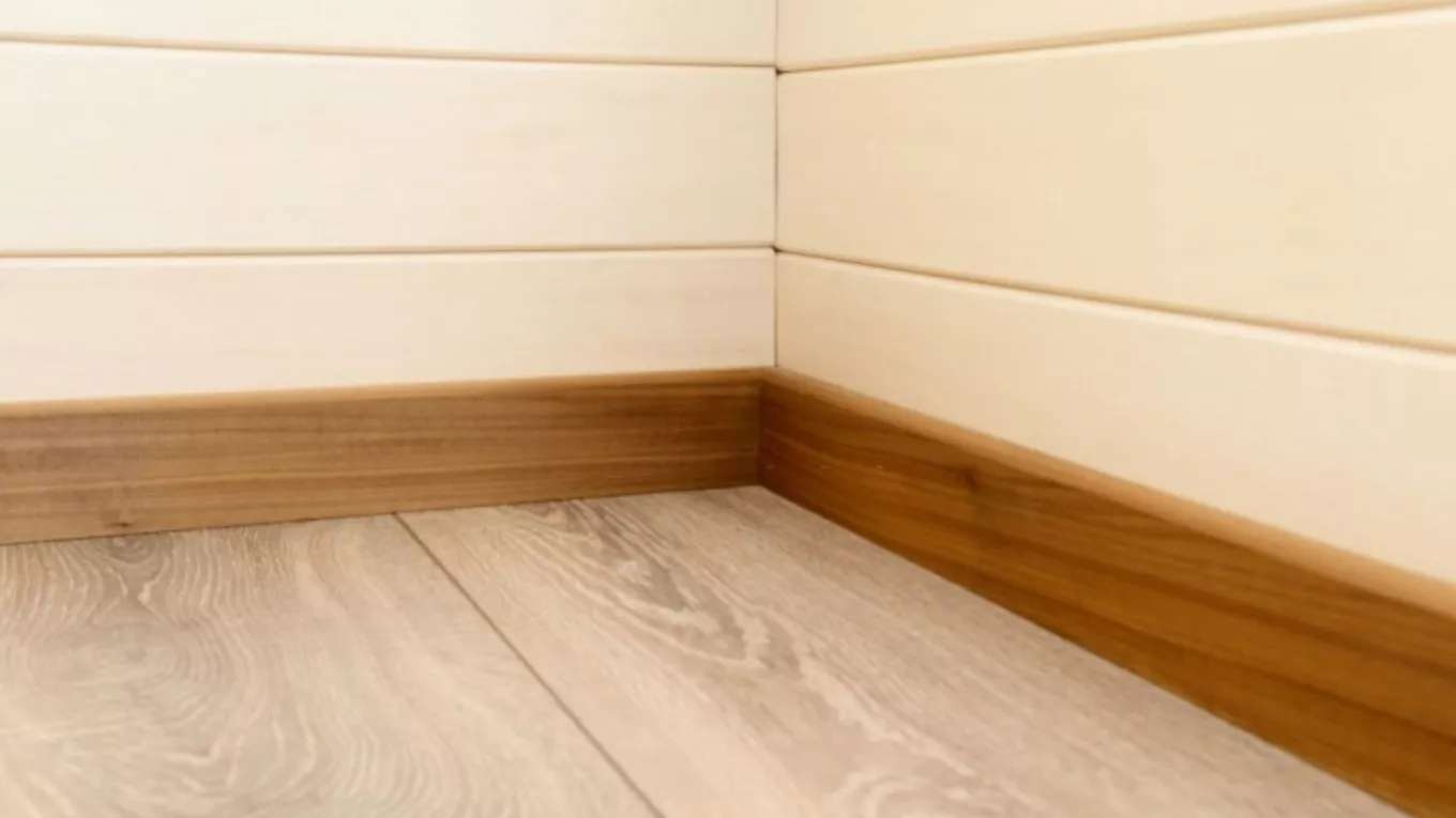 Distribution of cornices and wall hangings of piety