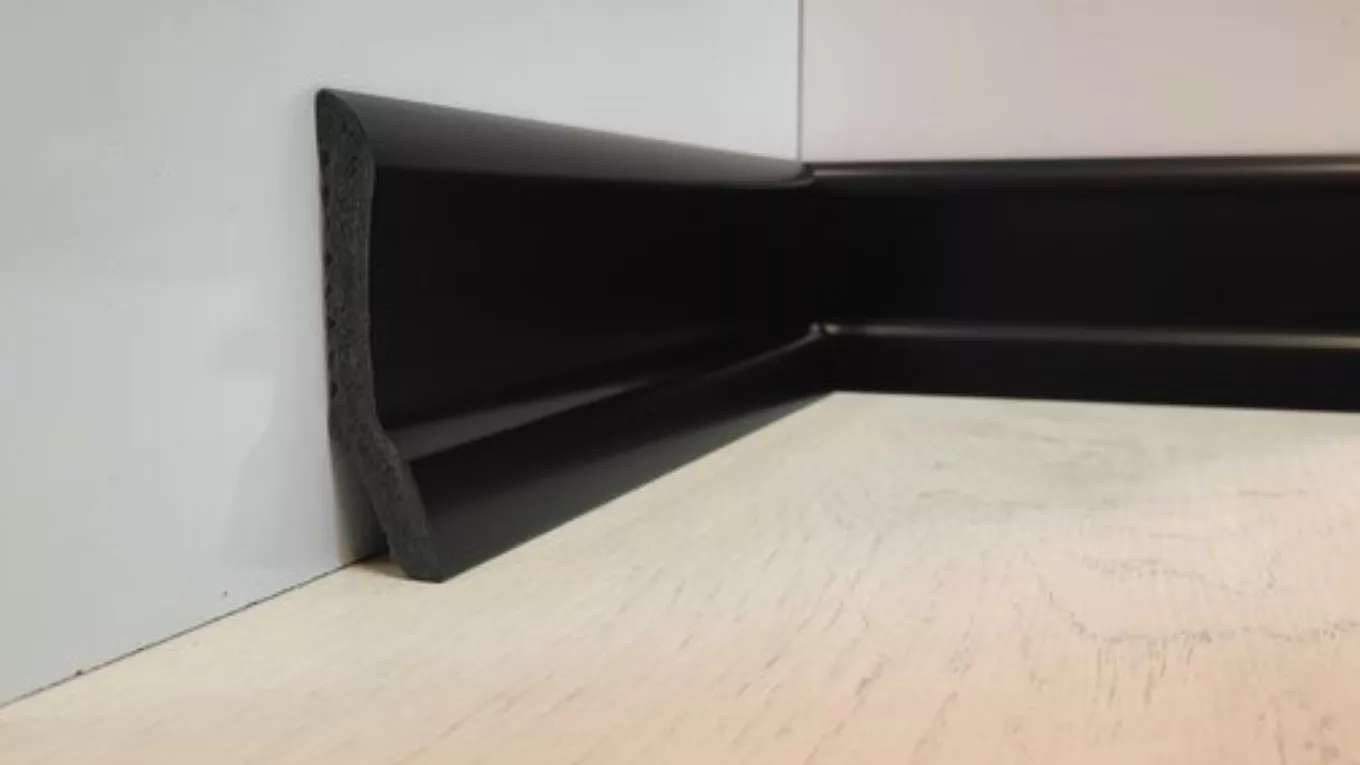 Distribution of cornices and wall hangings of piety