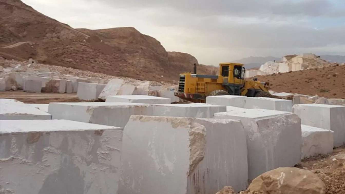 Mining and cutting Migun stone