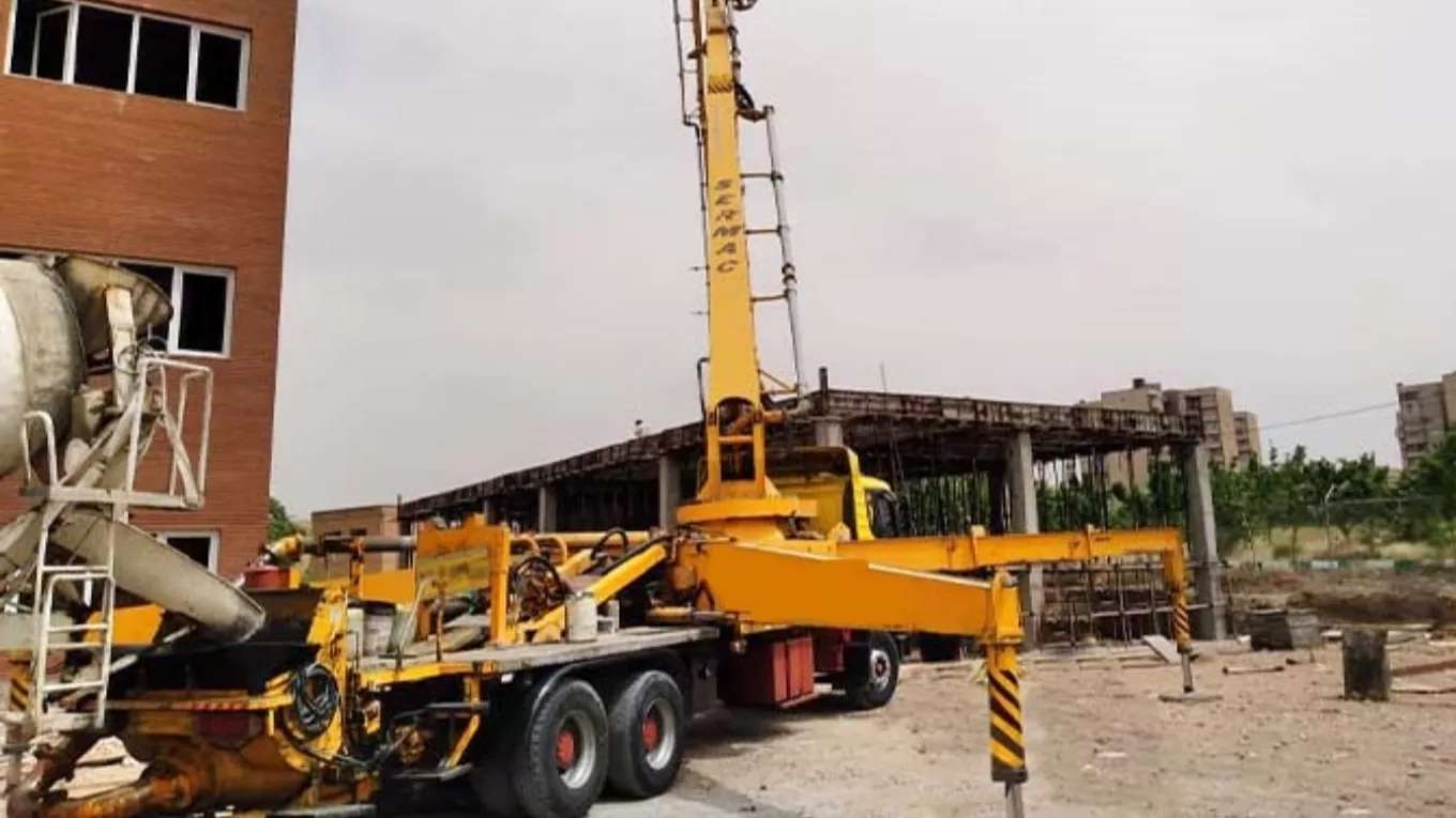 Palm pump and mixer