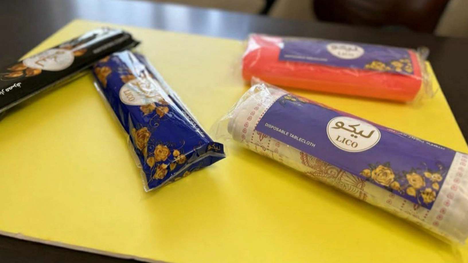 Licoplast disposable table