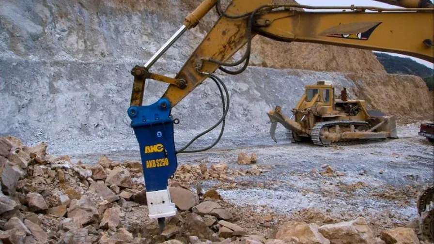 Hydraulic hammer anvil