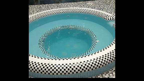 Construction of a swimming pool